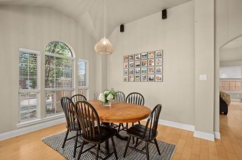 8119 Frst Hts Ln, Austin TX 78749-3506 exterior