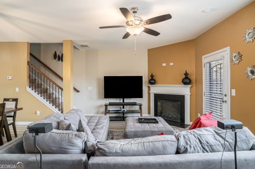 2286 Capella Cir, Atlanta GA  30331-3869 exterior