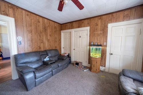 33 Cross St, Woonsocket RI 02895-5852 exterior