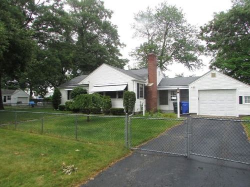 277 El Paso St, Springfield, MA 01104-2902