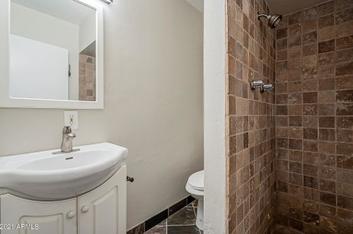 7020 12 St, Phoenix AZ 85086-4800 exterior