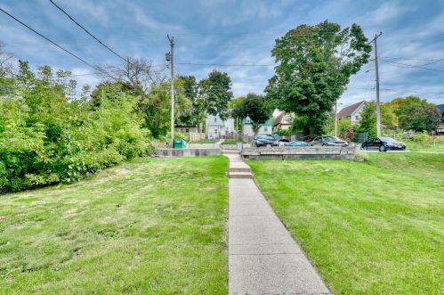 136 1 St, Milwaukee WI 53207-0014 exterior