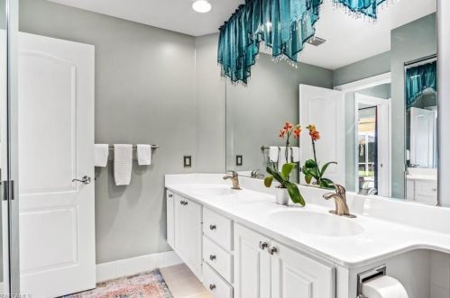 5045 Kingston Way, Naples FL 34119-9542 exterior