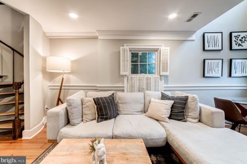 527 Wilkes St, Alexandria VA  22314-3723 exterior