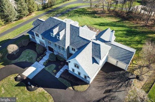 2221 Jefferson Ln, Huntingdon Valley PA 19006-6038 exterior