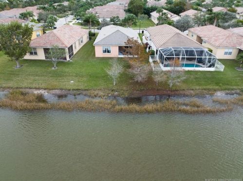 9956 Chadwick Dr, Fort Pierce FL 34987-2418 exterior