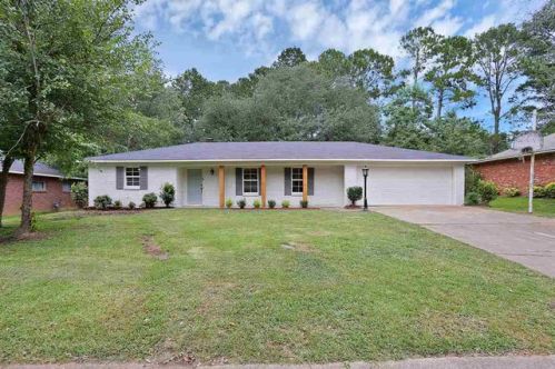 1401 Beverly Dr, Clinton, MS 39056-3504