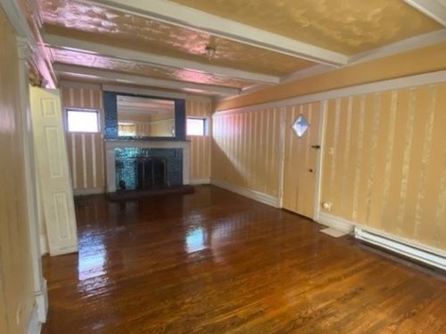 7812 Saginaw Ave, Chicago, IL 60649-5222