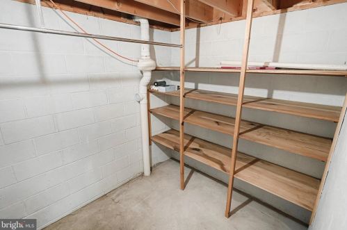 869 Fairview Dr, Hanover PA 17331-9747 exterior