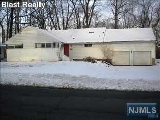 232 Saddlewood Dr, Hillsdale NJ  07642-1367 exterior
