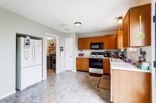 2227 Frst Rdg Dr, Hebron OH 43025-8000 exterior