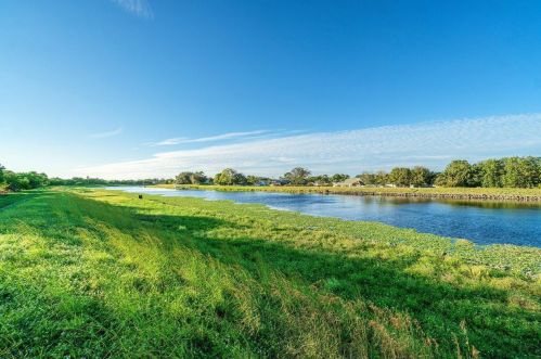 386 Dalton Cir, Fort Pierce FL 34953-5850 exterior