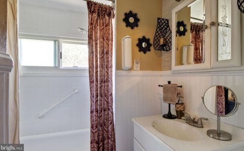 215 Ridgely Rd, Glen Burnie MD 21061-4513 exterior