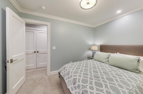 3619 Hermitage Ave, Chicago IL 60613-3506 exterior