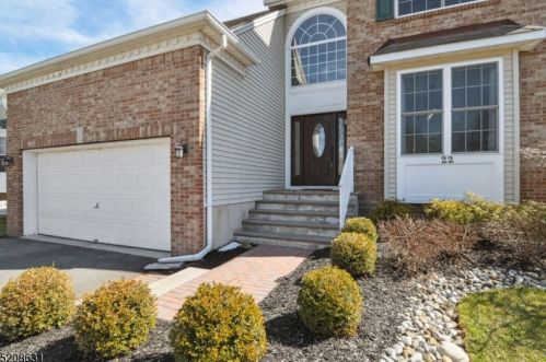 22 Jarman Pl, Bridgewater, NJ 08807-5679