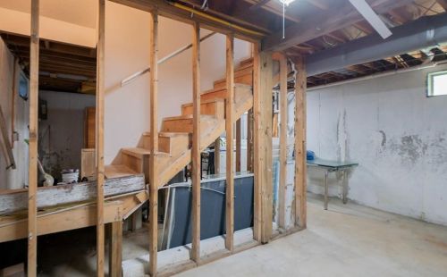 56 Gould St, Middletown RI 02840-2144 exterior