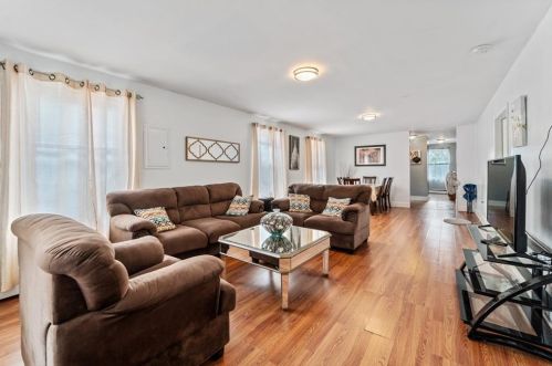 91 Peace St, Providence RI 02907-1550 exterior