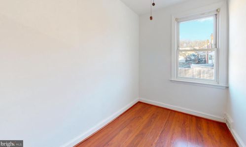 4607 Capitol St, Washington DC 20003-1622 exterior