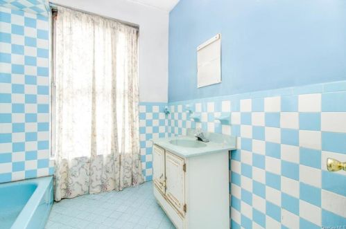 1923 Hennessy Pl, Bronx NY 10453-2910 exterior