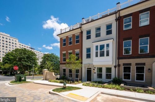 10272 Grosvenor Pl, Rockville, MD 20852