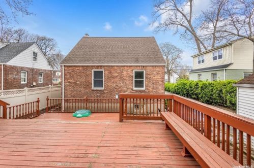 108 Fenimore St, Valley Stream NY 11580-3407 exterior