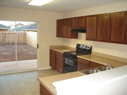 7412 Cayenne Ln, Austin TX  78741-7524 exterior