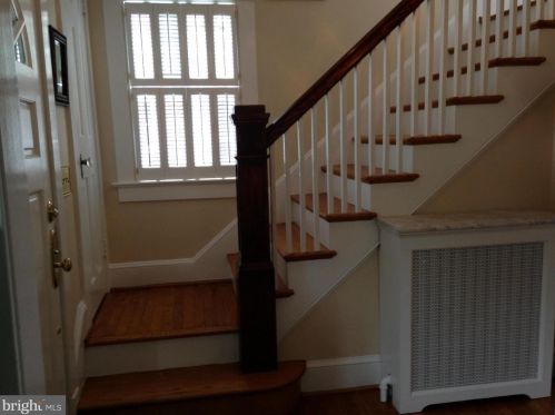 12 Oak St, Alexandria VA  22301-2518 exterior