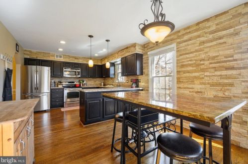 7312 Mallory Cir, Alexandria VA 22315-4704 exterior