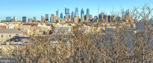 1827 Manton St, Philadelphia PA 19146-2923 exterior