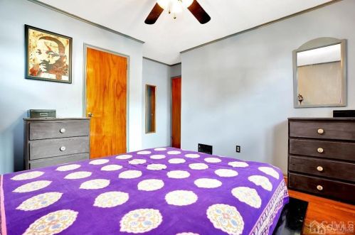 12 Pne St, Edison NJ 08817-4743 exterior