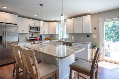 48 Dows Ln, Seabrook, NH 03874-4201