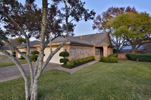10911 Crown Colony Dr, Austin TX  78747-1635 exterior
