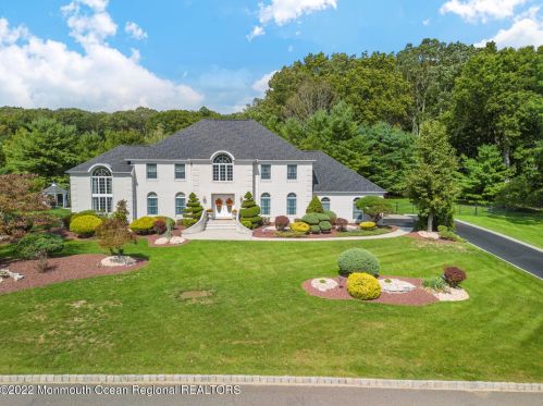 12 Monarch Ln, East Freehold, NJ 07728-8576