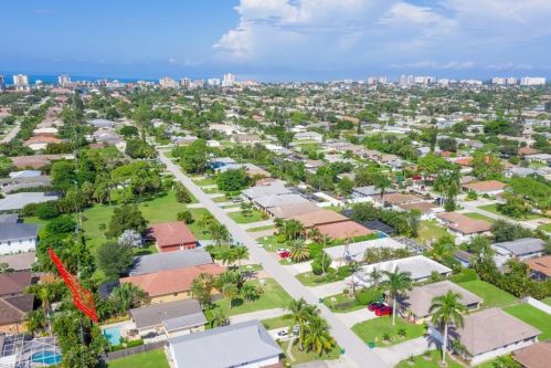 758 93 Ave, Naples FL 34108-2441 exterior