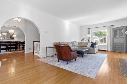 6162 Washington Cir, Milwaukee WI 53213-2472 exterior