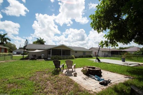 2863 44 St, Naples FL 34116-8204 exterior