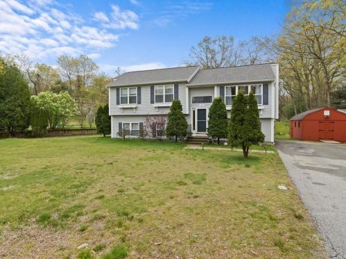 15 Colvintown Rd, Coventry, RI 02816-8507