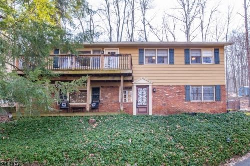 365 Shore Trl, Sparta, NJ 07871-2045