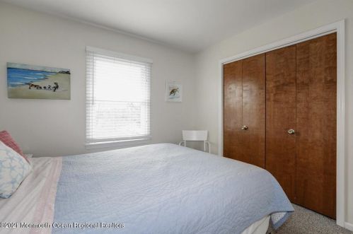 320 Elizabeth Ave, Point Pleasant Beach NJ 08742-4133 exterior