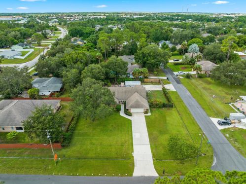 1718 Ocean Cove Ave, Fort Pierce FL  34953-2450 exterior