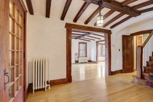 725 Lk Vw Ave, Milwaukee WI 53217-4857 exterior