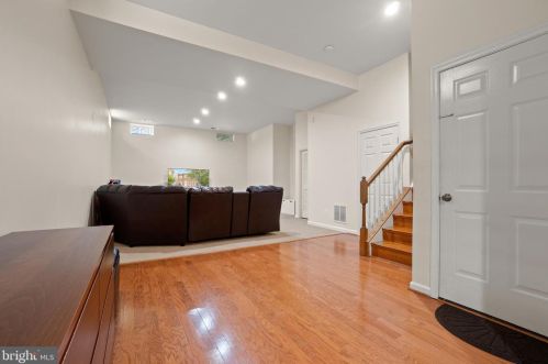 6802 Morning Brk Ter, Alexandria VA 22315-6117 exterior