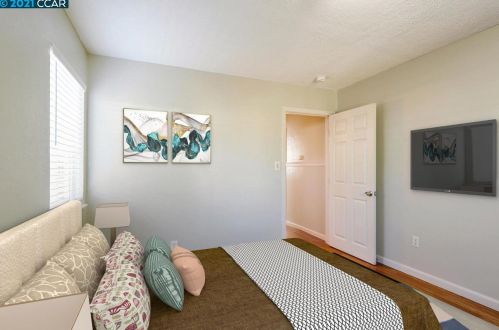 2704 Crescent Dr, Concord CA 94520-1919 exterior