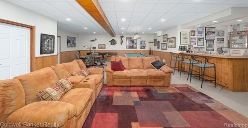 3849 Walnut Brk Dr, Rochester MI 48309-4016 exterior