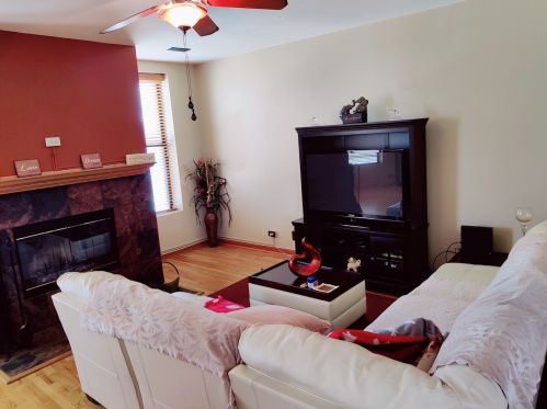 4142 King Dr, Chicago, IL 60653-2697