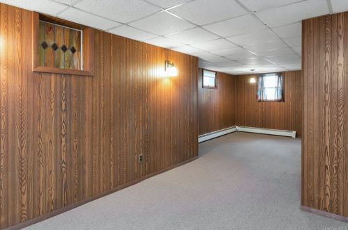 37 Wall Ave, Valhalla NY 10595-1745 exterior