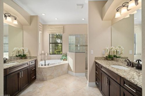 10106 Biscayne Bay Ln, Naples FL 34120-3754 exterior