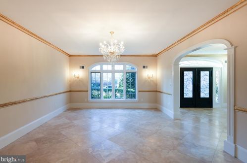 2221 Jefferson Ln, Huntingdon Valley PA 19006-6038 exterior