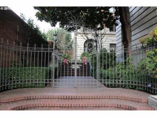 2141 Davis St, Portland OR  97232-3032 exterior