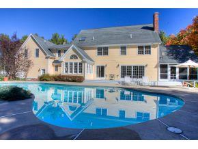 18 Pasture Ln, Manchester, NH 03110-5311